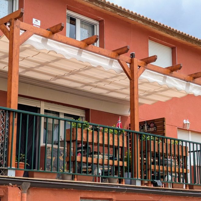 Pérgola madera y toldo corredero